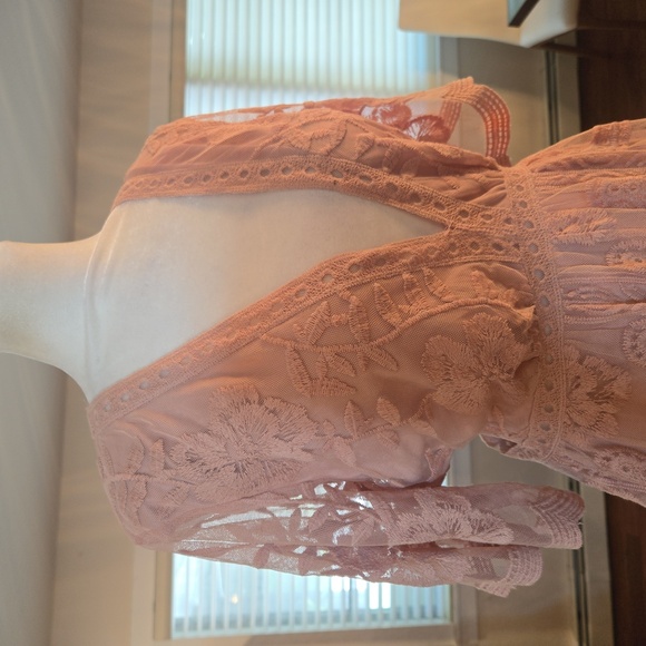 Embroidered Lace Overlay Plunge V Neck Romper Shorts Pink Womens Size Small - Picture 4 of 13